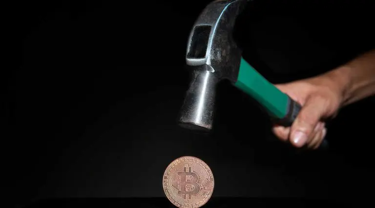 “Governos vão esmagar o Bitcoin”, diz investidor que previu crise de 2008