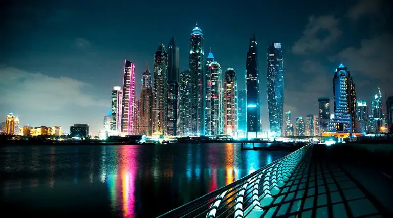 Dubai. Imagem: FreePik