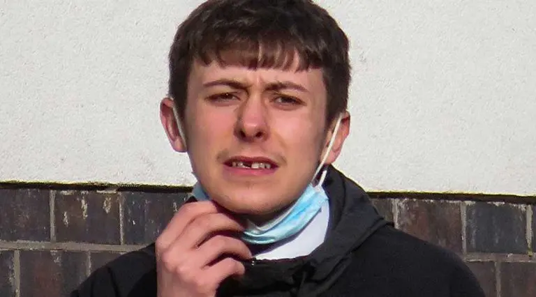 Dylan Bailey, 19, preso por comprar ecstasy da dark web. Imagem: Coventrytelegraph