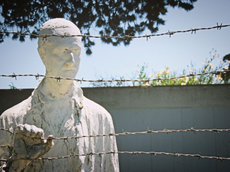 Testemunhos sobre o Holocausto serão preservados na Blockchain