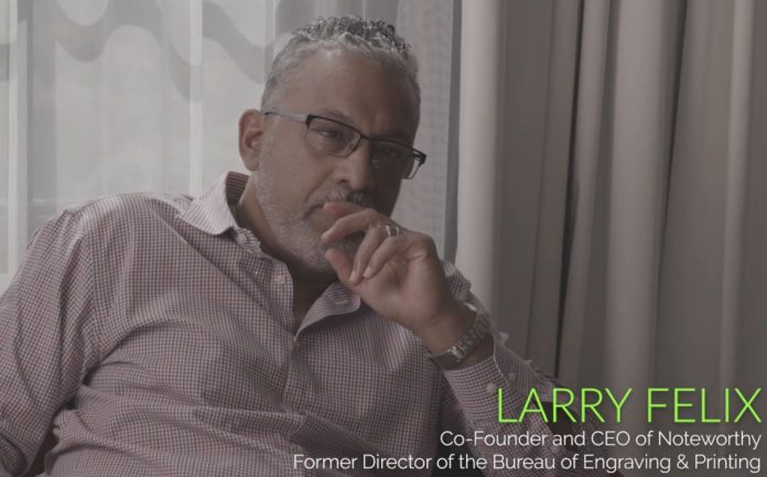 Larry Felix, ex-diretor do Departamento de Gravura e Impressão do Tesouro dos Estados Unidos (BEP).