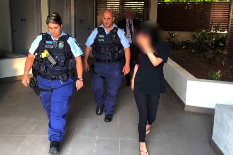 Prisão de uma das acusadas de lavagem de dinheiro. Fonte: Polícia da Austrália