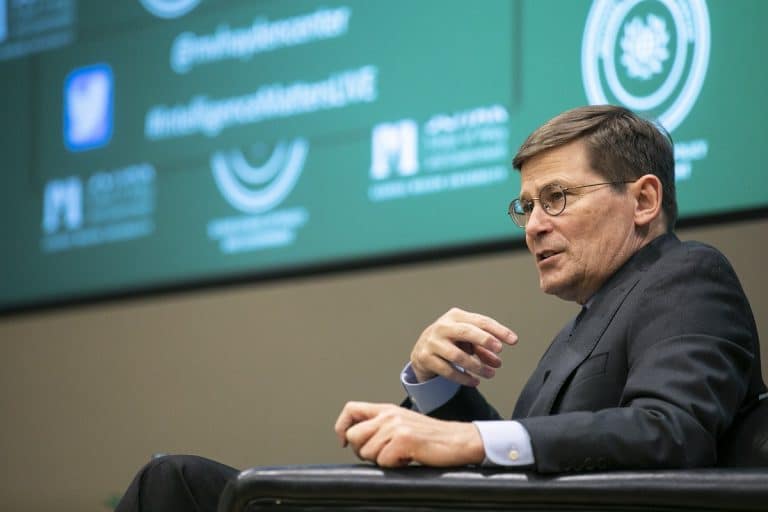 Ex-diretor da CIA desmente vínculo do Bitcoin com crimes