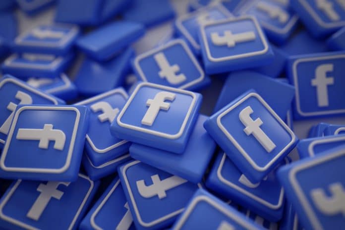 Pilha de logos do Facebook Bitcoin