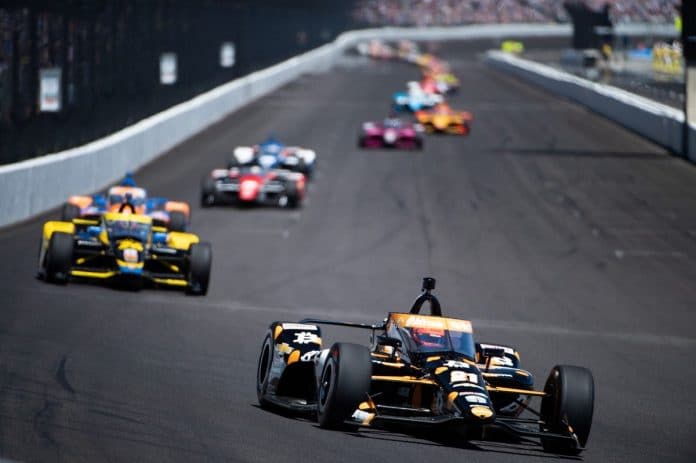 Carro Bitcoin liderando corrida
