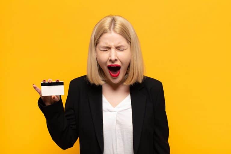 Mulher com problema no banco