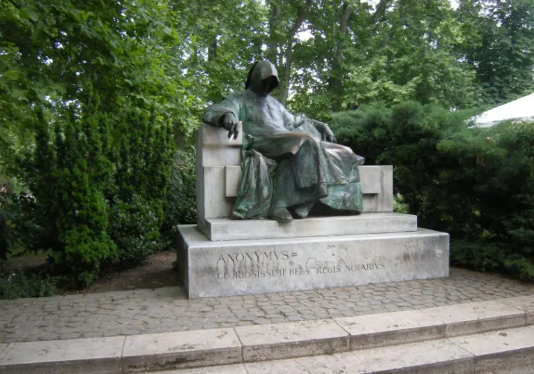 Estátua do Escritor Anônimo na Hungria