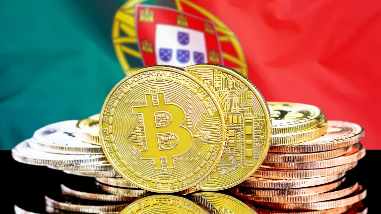 Bandeira de Portugal e Bitcoin