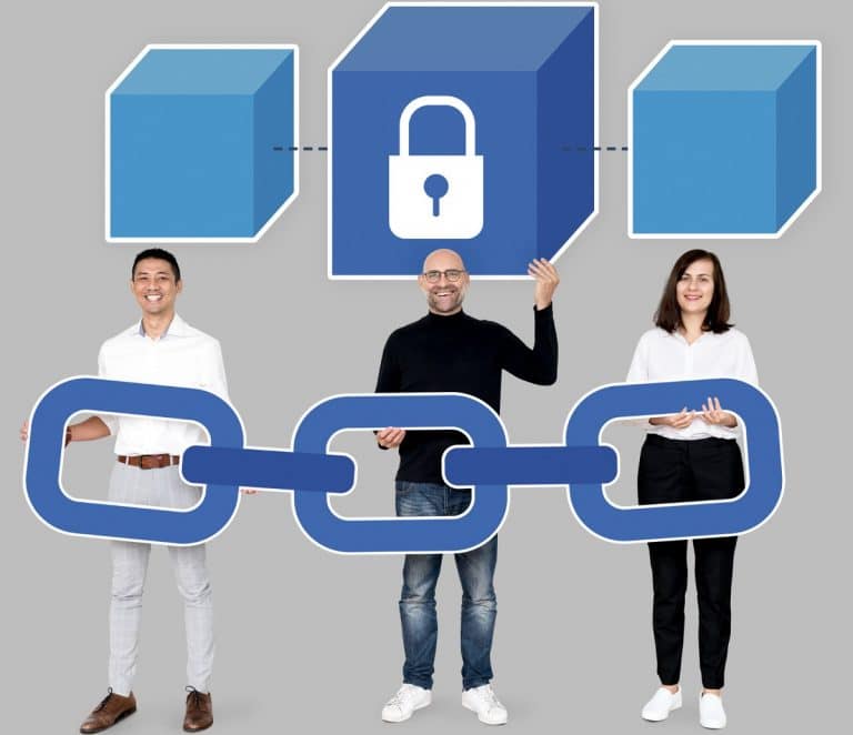 Grupo de pessoas utilizando a rede blockchain