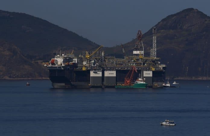 Petrobras recebe plataforma para o Campo de Lula, na Bacia de Santos