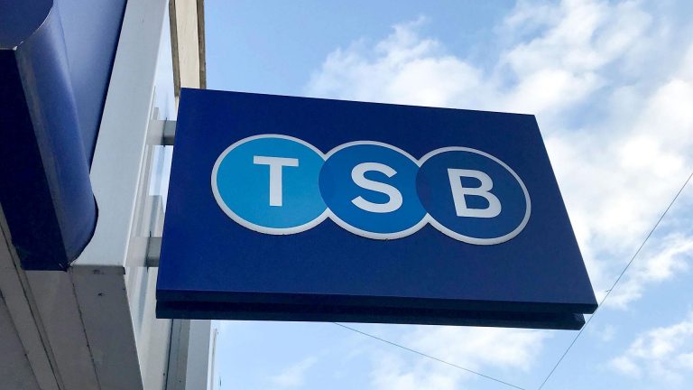 Banco britânico proibirá clientes de comprar criptomoedas na Binance