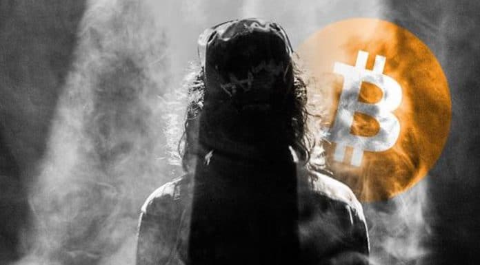 Estátua Satoshi Bitcoin sem rosto