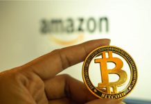 Amazon e mão segurando Bitcoin
