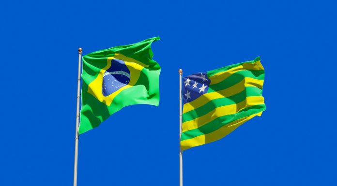 Bandeira do Brasil e do Estado de Goiás