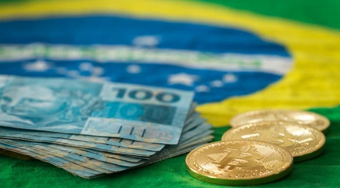 Bitcoin, Bandeira do Brasil e notas de Real brasileiro volume negociação