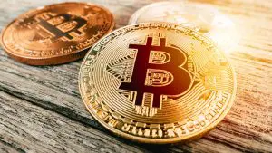 Bitcoin brilhando se move sol