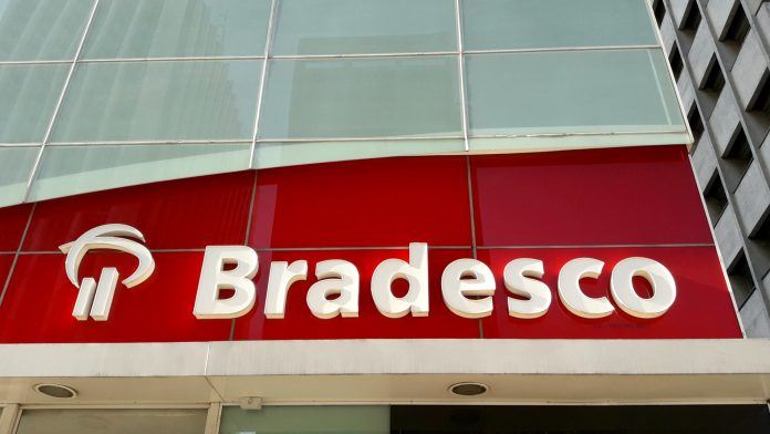 Fachada do banco Bradesco em agência de São Paulo blockchain
