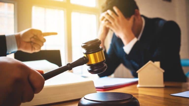 Justiça finalizando processo contra acusado decreto falência