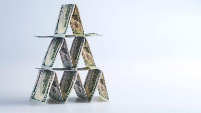 Pirâmides financeiras com notas