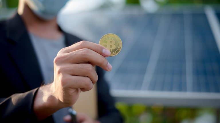Milionário vai dar bitcoin para quem tomar vacina contra Covid