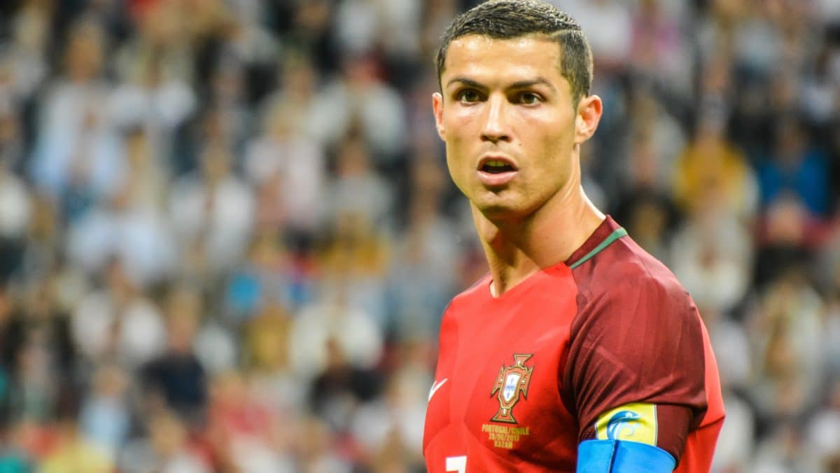 Cristiano Ronaldo com camisa da seleção de Portugal Manchester City