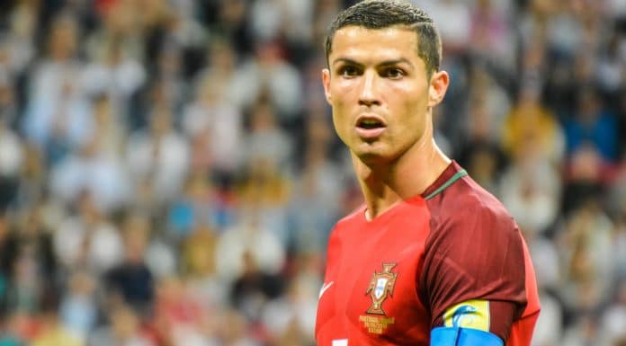 Cristiano Ronaldo com camisa da seleção de Portugal Manchester City