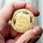 Dogecoin em mão