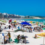 Praia do Forte em Cabo Frio Pirâmide de Bitcoin