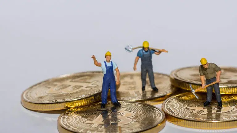Mineradores de Bitcoin faturaram quase US$ 1 bilhão em julho
