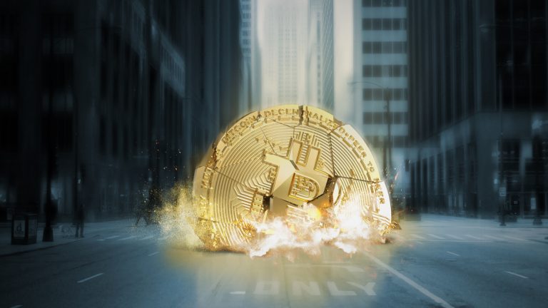Bitcoin caindo no chão e quebrando crise