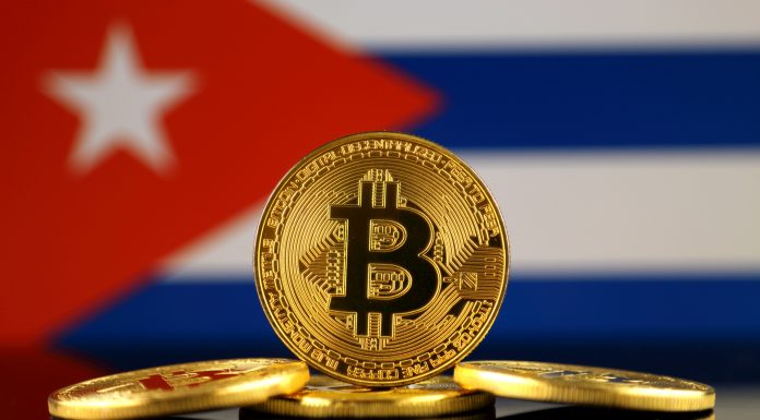 Bitcoin em frente bandeira de Cuba