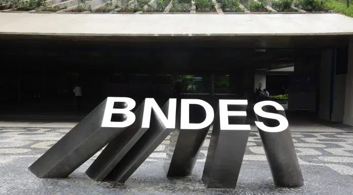 Edifício sede do BNDES (Banco Nacional de Desenvolvimento Social) no centro da cidade do Rio de Janeiro