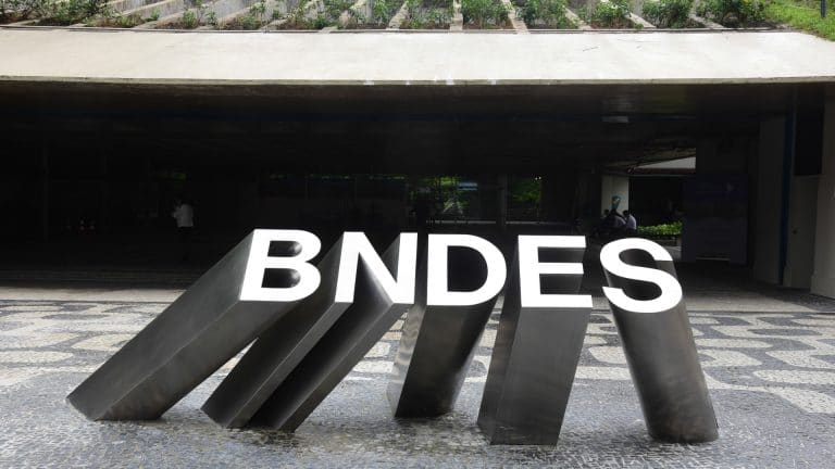 Edifício sede do BNDES (Banco Nacional de Desenvolvimento Social) no centro da cidade do Rio de Janeiro