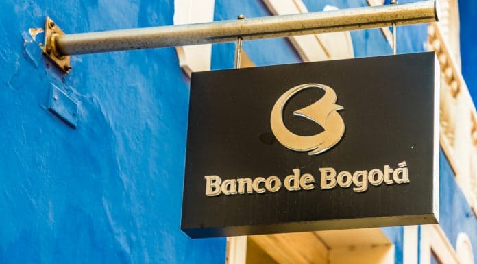 Fachada de Banco de Bogotá em Cartagena, na Colômbia criptomoedas