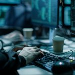 Imagem de especialista em segurança da informação deep web