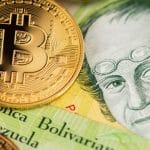 Imagem de notas de Bolívar e Bitcoin criptomoeda Banco Central BC