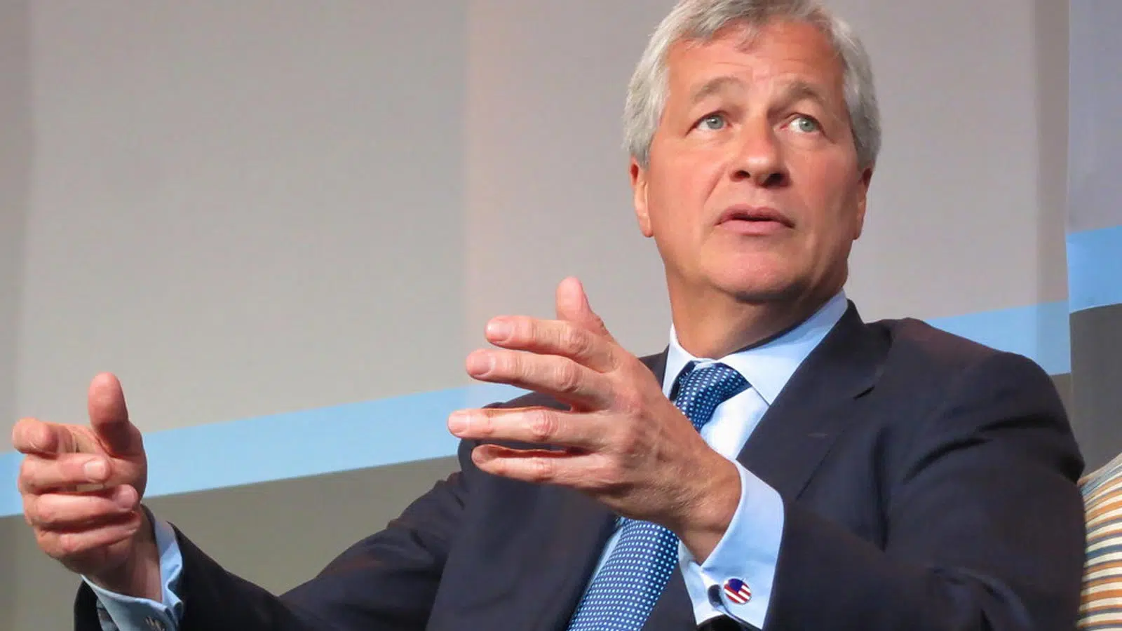 CEO do JPMorgan ataca criptomoedas: “esquemas Ponzi descentralizados”