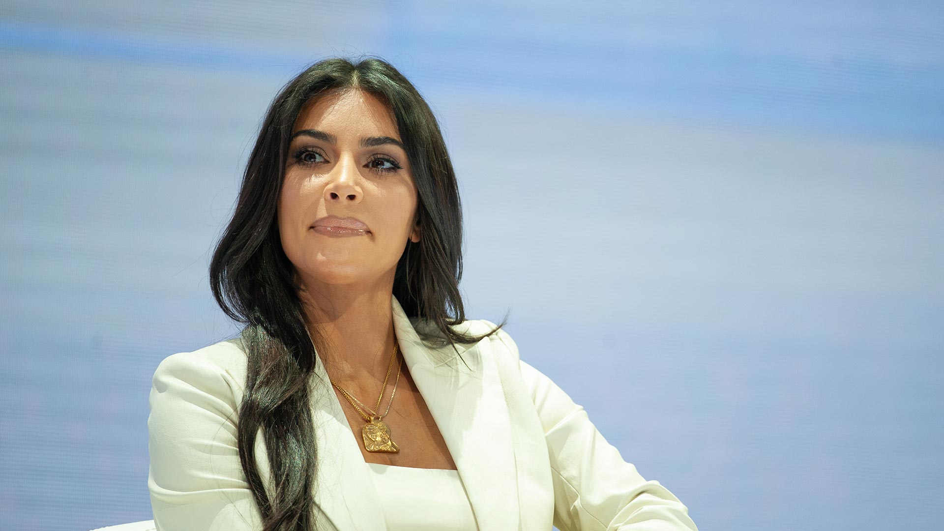 Kim Kardashian promove criptomoeda suspeita e entra na mira de regulador financeiro