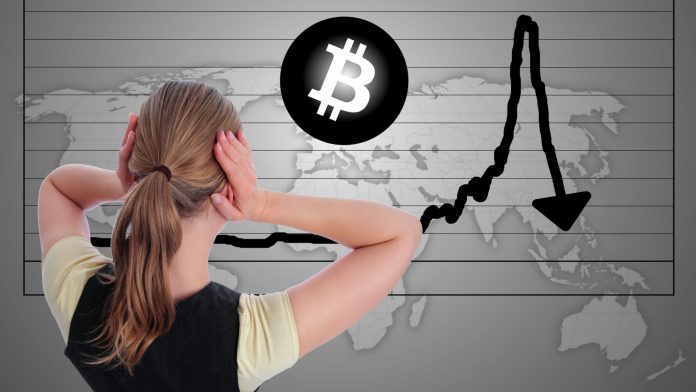 Mulher em pânico vendo gráfico do Bitcoin em queda medo China SP500