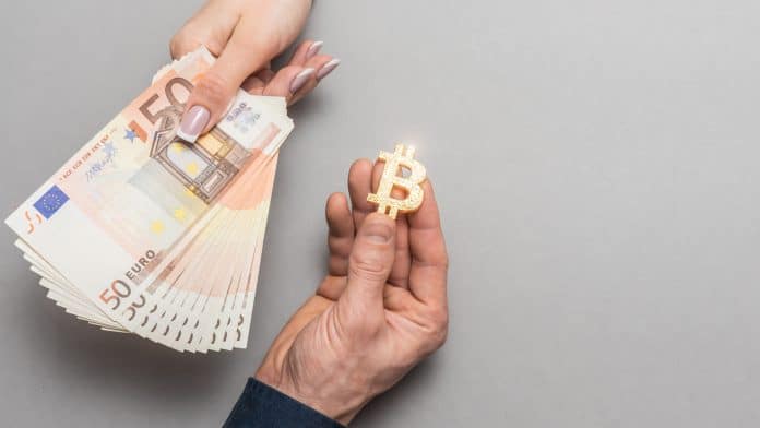 Troca de Bitcoin por notas de Euro criptomoedas Europa