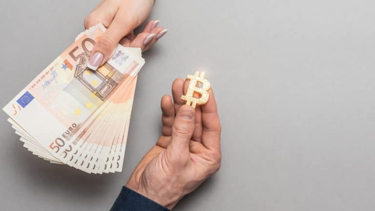 Troca de Bitcoin por notas de Euro criptomoedas Europa