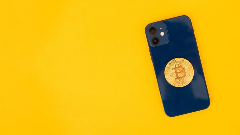 Novo iPhone ou Bitcoin? O que comprar?