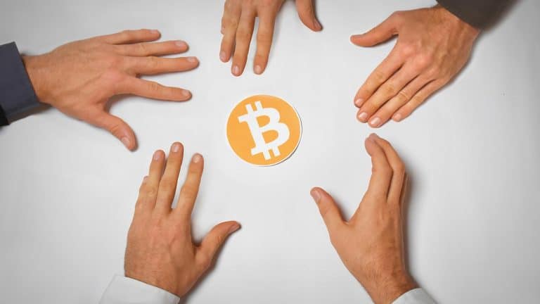 Bitcoin passa por choque de oferta e analistas preveem alta