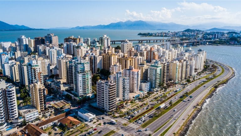 Cidade de Florianópolis, Capital de Santa Catarina no Brasil em vista aérea