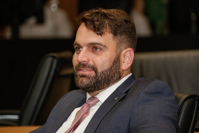 Deputado Estadual Gustavo Gouveia, em Pernambuco regular criptomoedas