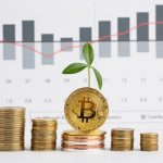 Pilha de Bitcoin em crescimento e gráfico de preço ao fundo