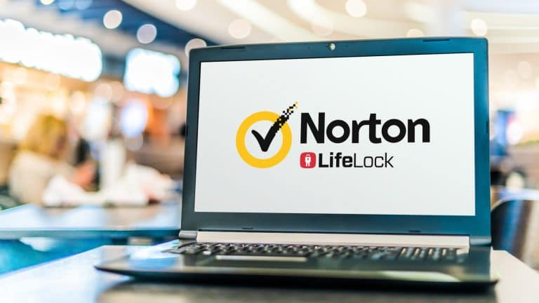 Antivírus Norton LifeLock em tela de notebook