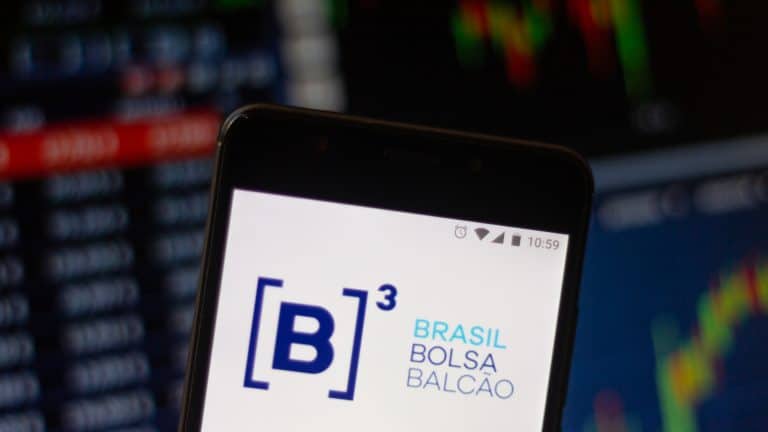 Aplicativo com imagem da B3, Brasil, Bolsa, Balcão criptomoedas Bitcoin