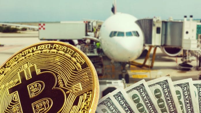 Avião, notas de Dólar e Bitcoin