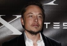 Elon Musk em evento da Tesla